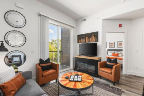 Private Balcony and Free Parking 2 Miles to Downtown